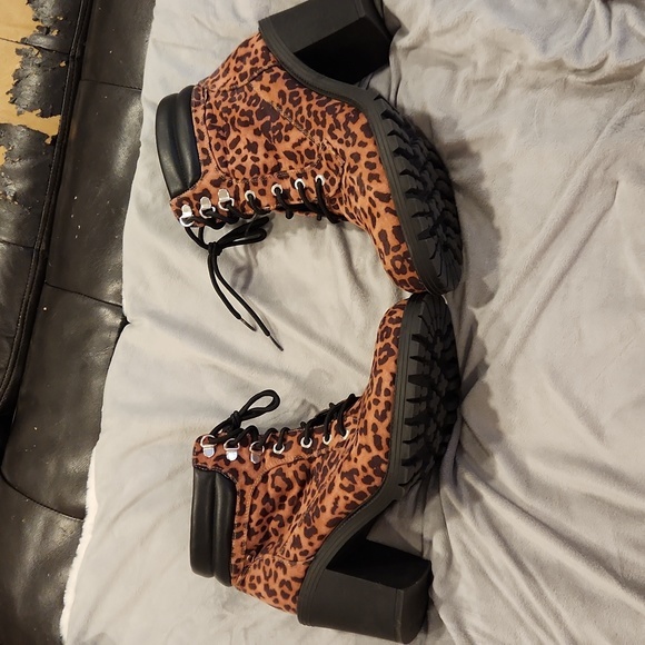 Torrid Leopard Heeled Booties - Picture 3 of 6